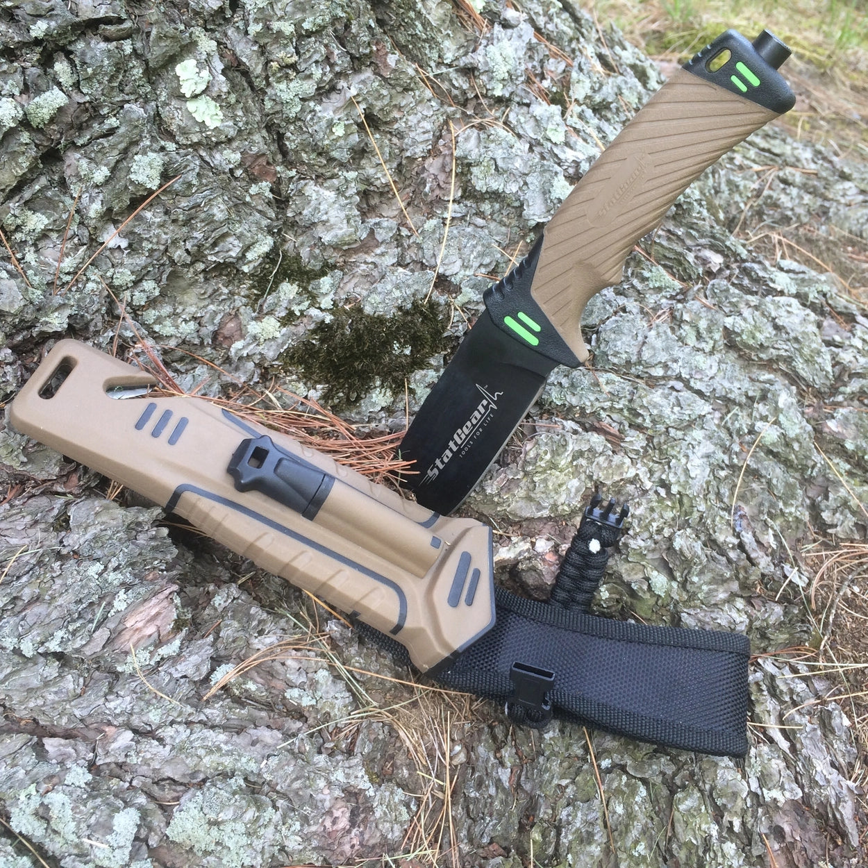 Couteau de survie pour camping et chasse avec allume-feu et affûteur